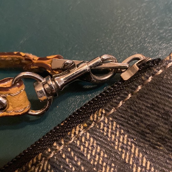 💫 Tignanello Wristlet - Picture 11 of 14